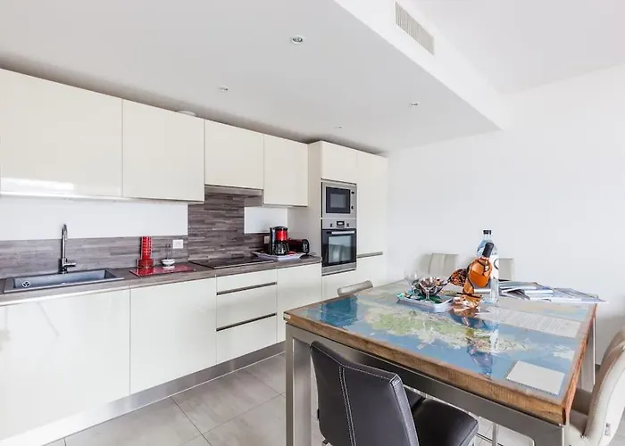 Appartement T2 D'exception 100m Terrasse Vue Et Montagnes *